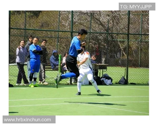 足球球星激情训话点燃团队斗志激励队友奋勇拼搏 足球球星激情训话点燃团队斗志激励队友奋勇拼搏